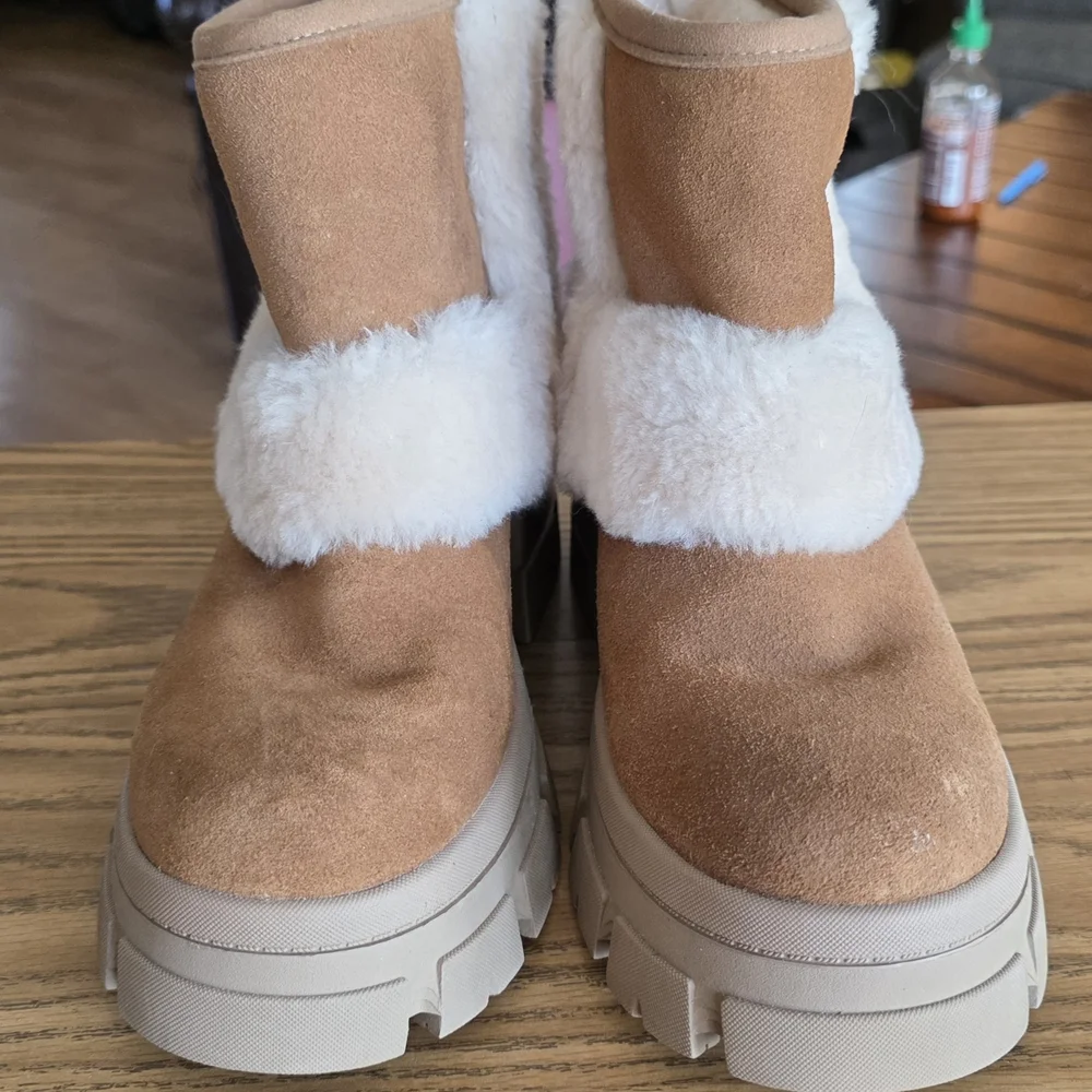UGG Tan Winter Boots with Cream Fur Trim - Picture 2 of 6